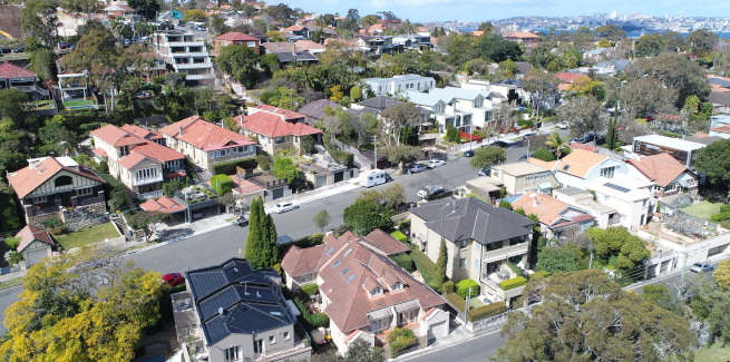 Time to fix rates or risk mortgage stress, report warns